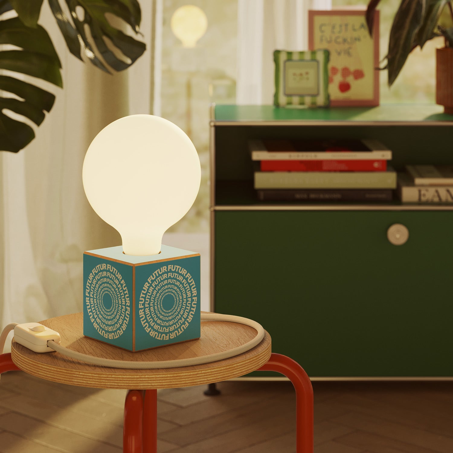 Lampada da tavolo Cubetto "Futur" con spina inglese e lampadina globo effetto porcellana - Futur festival
