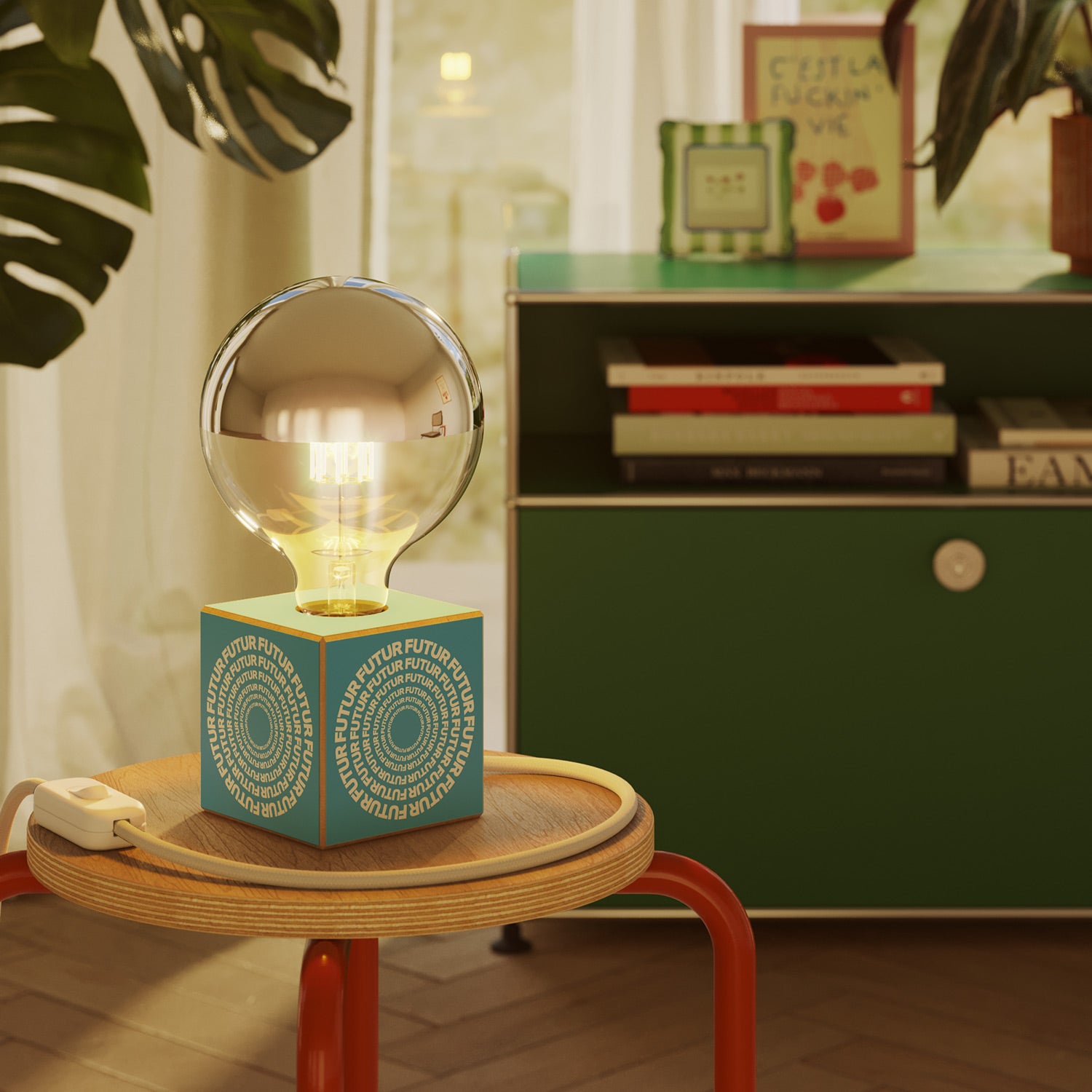 Lampada da tavolo Cubetto "Futur" con spina inglese e lampadina globo mezza sfera argento - Futur Festival