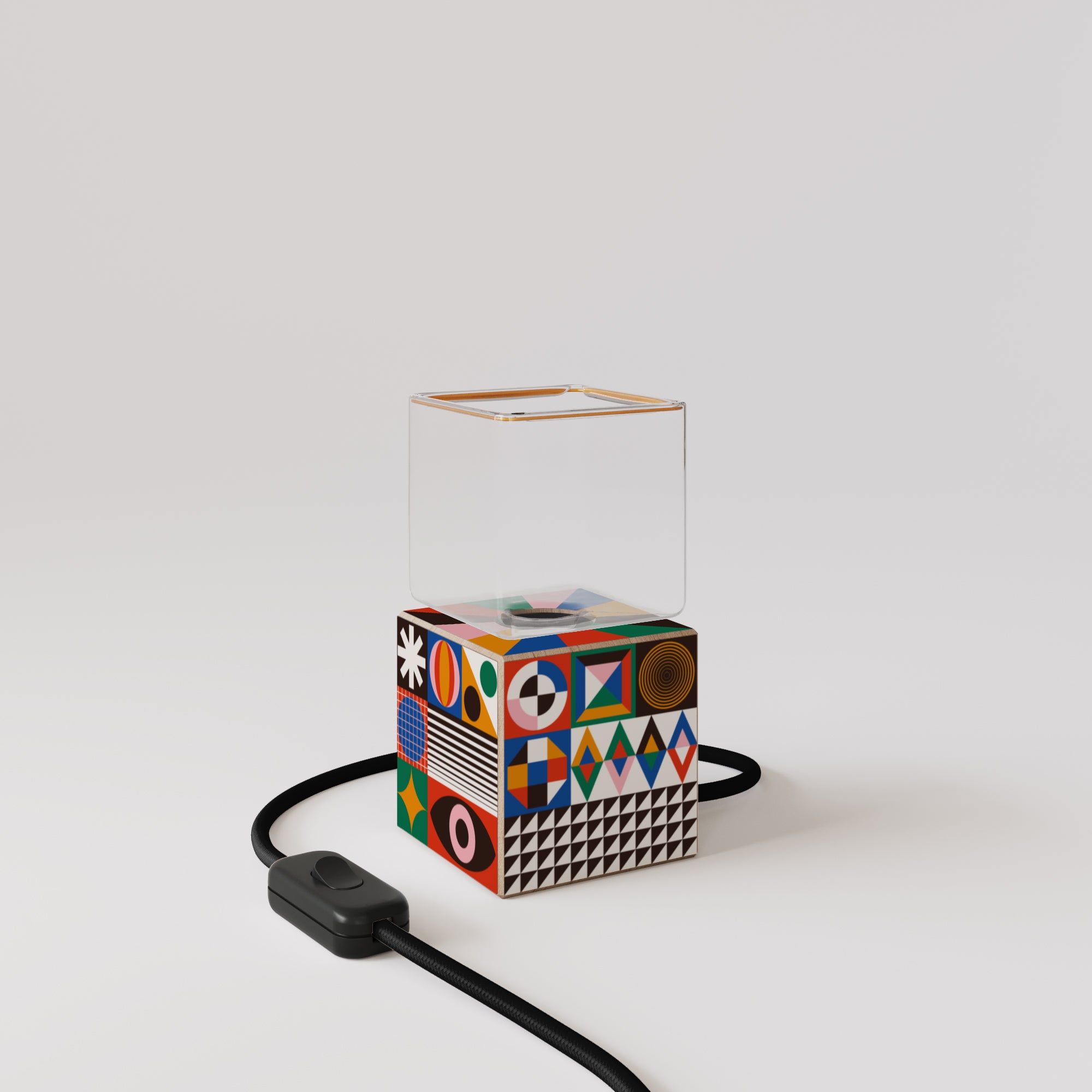 Lampada da tavolo Cubetto con spina inglese e lampadina Ghost - PosterLad