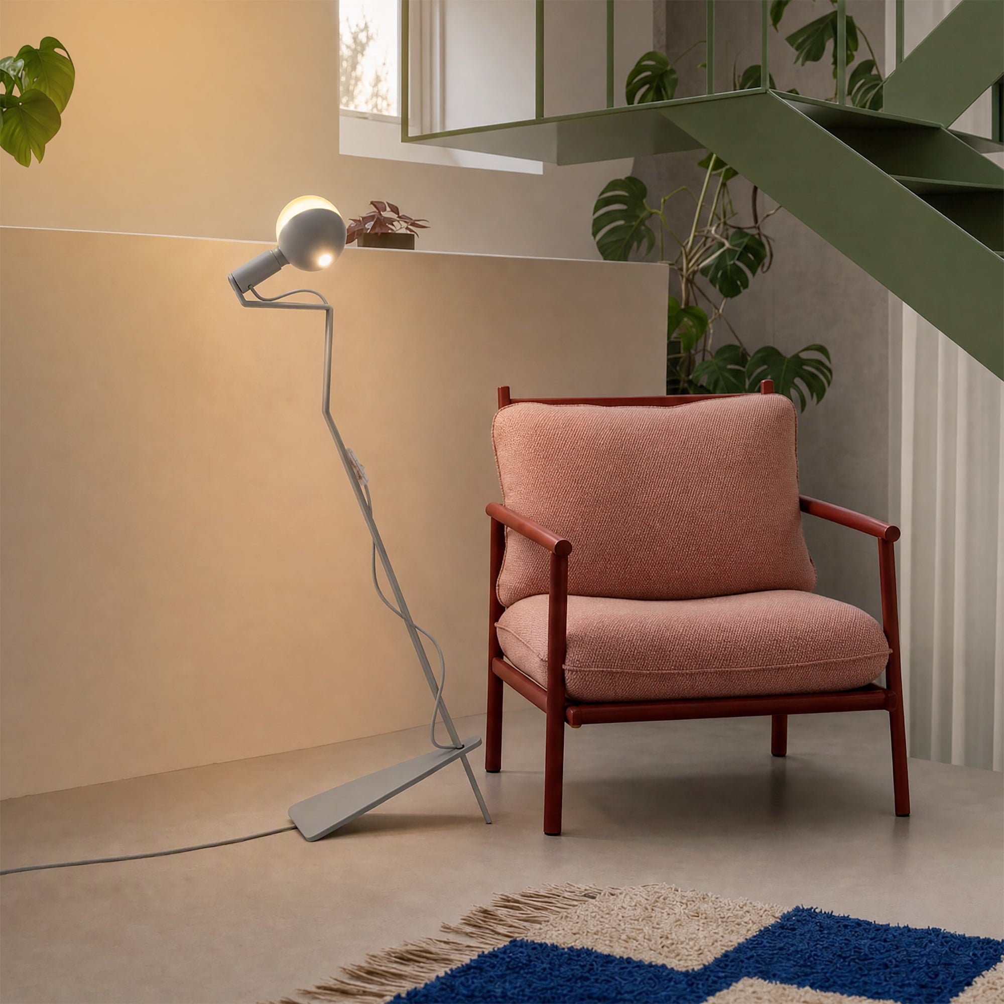 Lampada da terra inclinabile con lampadina LED G125 verniciata e spina UK - Mario Talia - Grigio