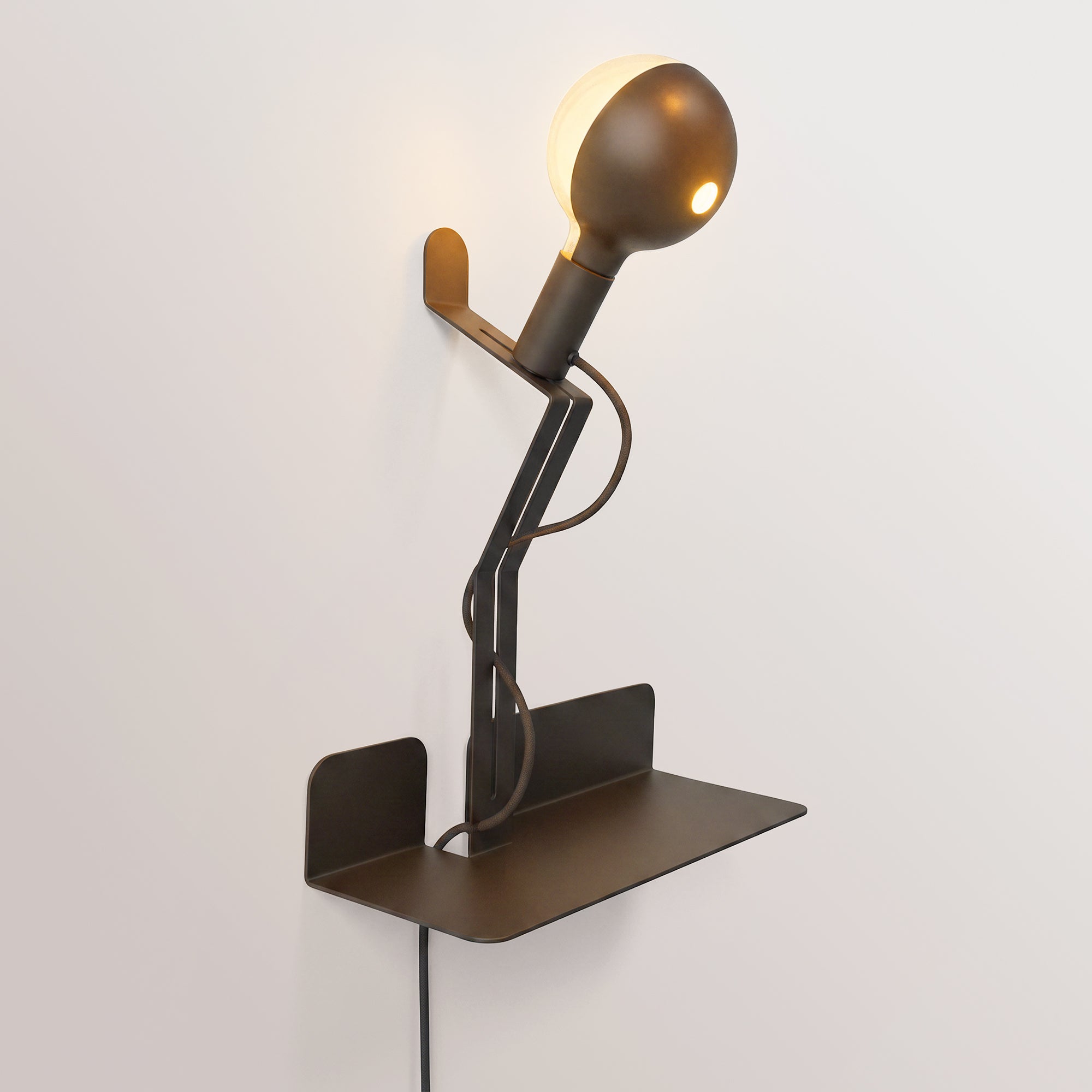 Lampada da parete con mensola, lampadina LED G125 verniciata e spina UK - Murio Talia - Nero