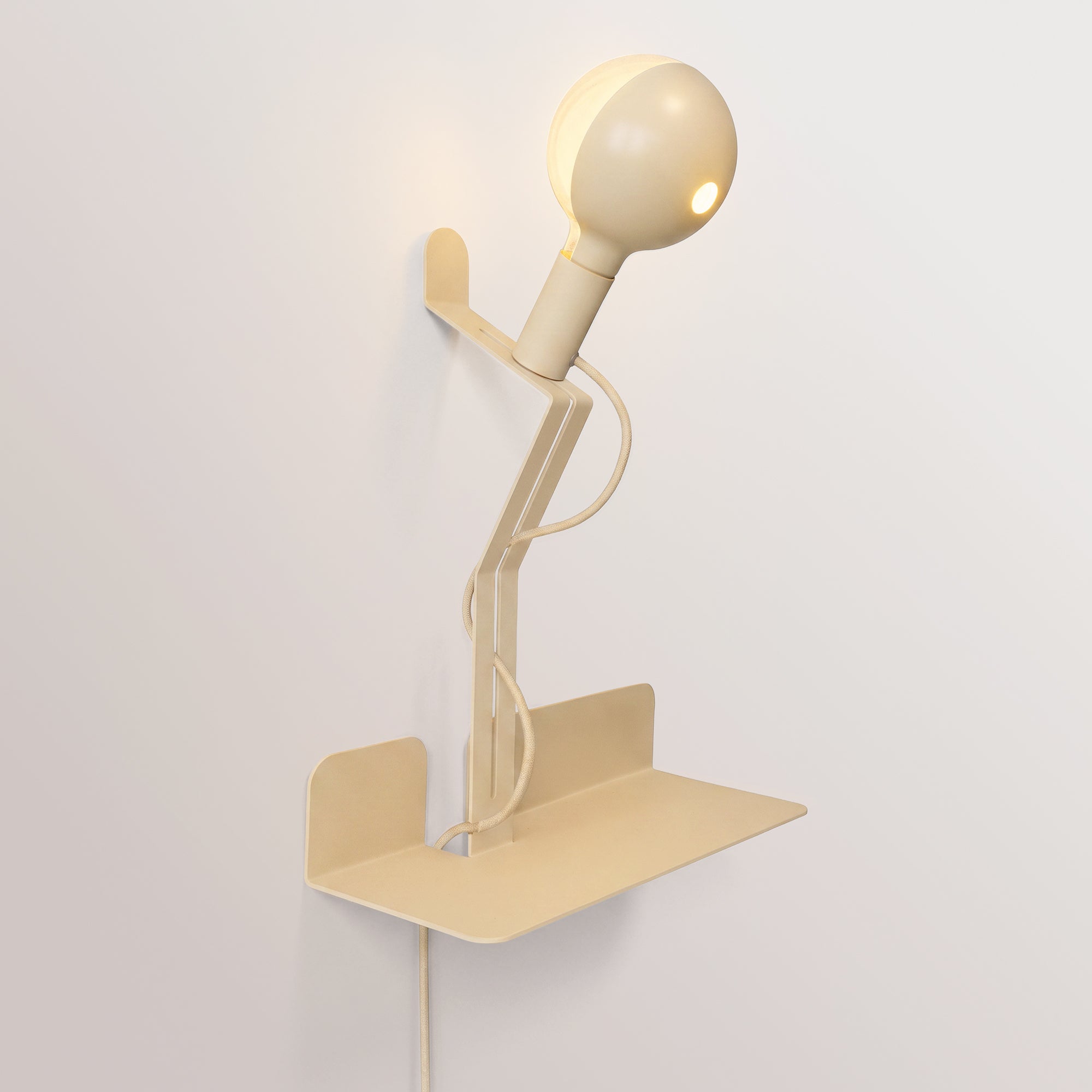 Lampada da parete con mensola, lampadina LED G125 verniciata e spina UK - Murio Talia - Panna