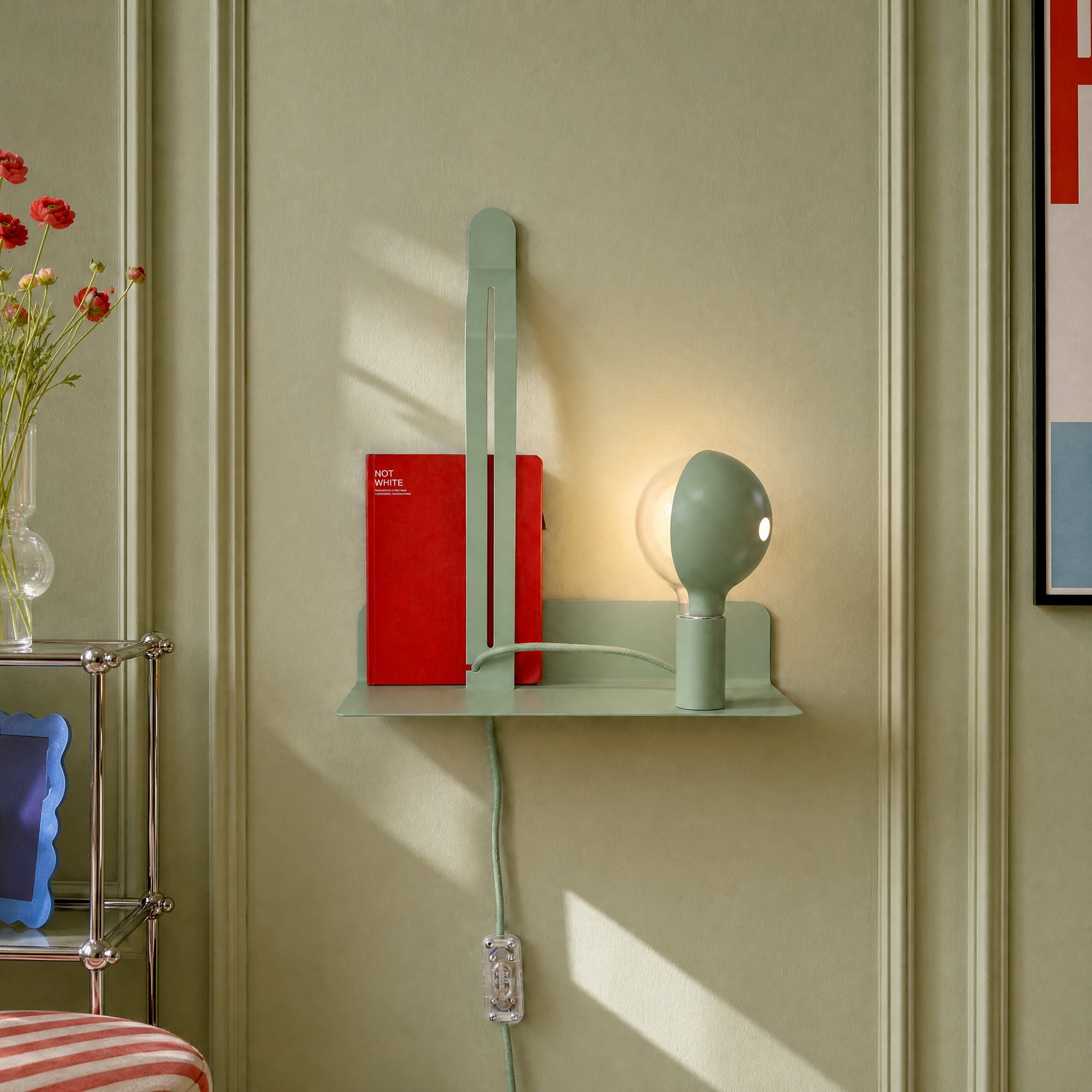 Lampada da parete con mensola, lampadina LED G125 verniciata e spina UK - Murio Talia - Verde