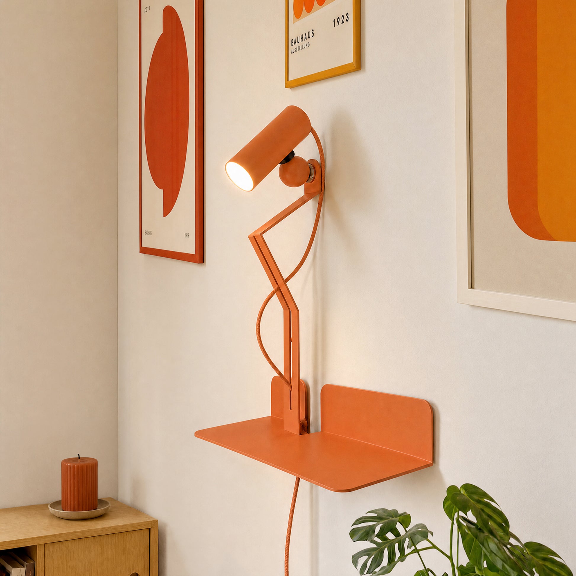 Lampada da parete con mensola, faretto magnetico orientabile e spina UK - Murio Tubo - Arancione