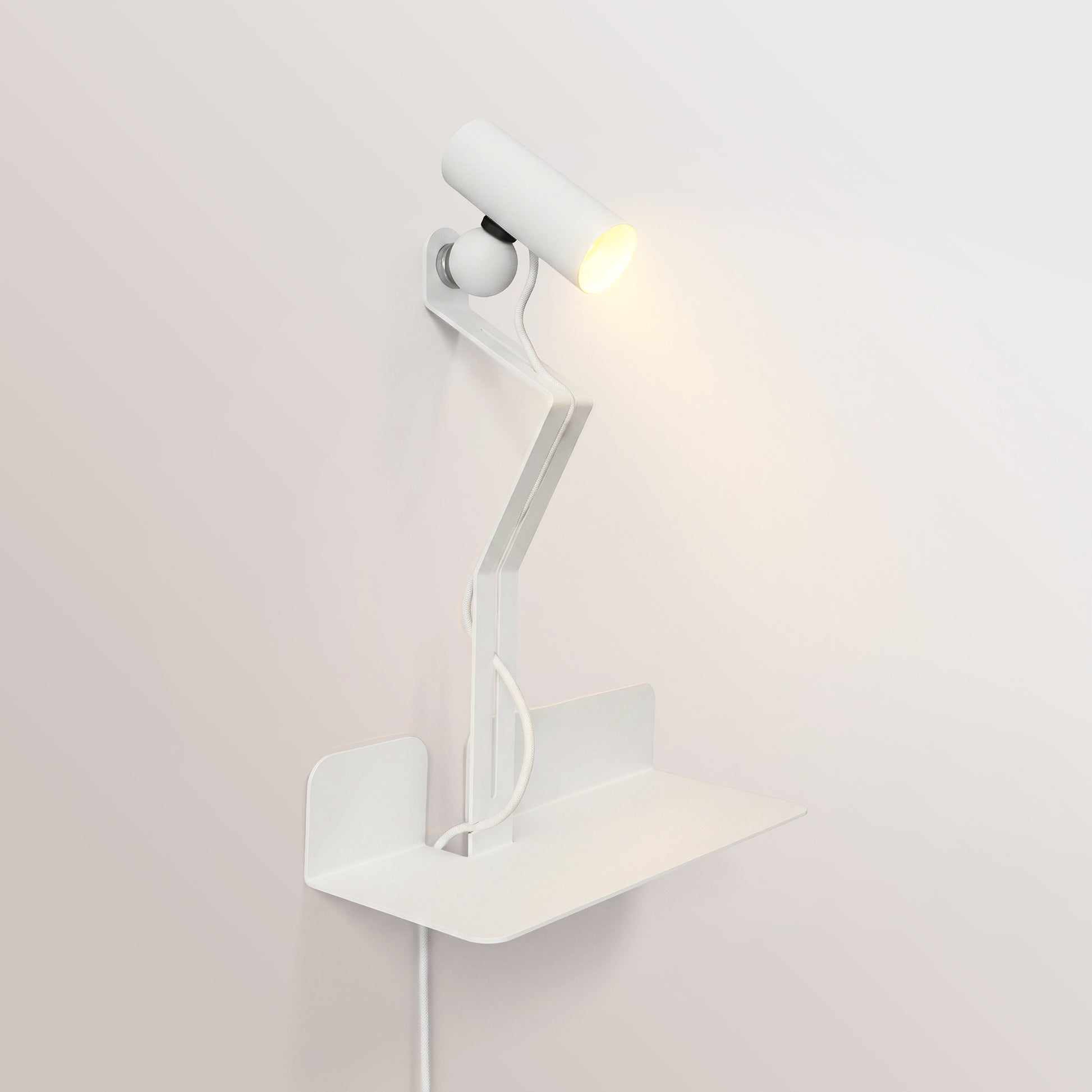Lampada da parete con mensola, faretto magnetico orientabile e spina UK - Murio Tubo - Bianco