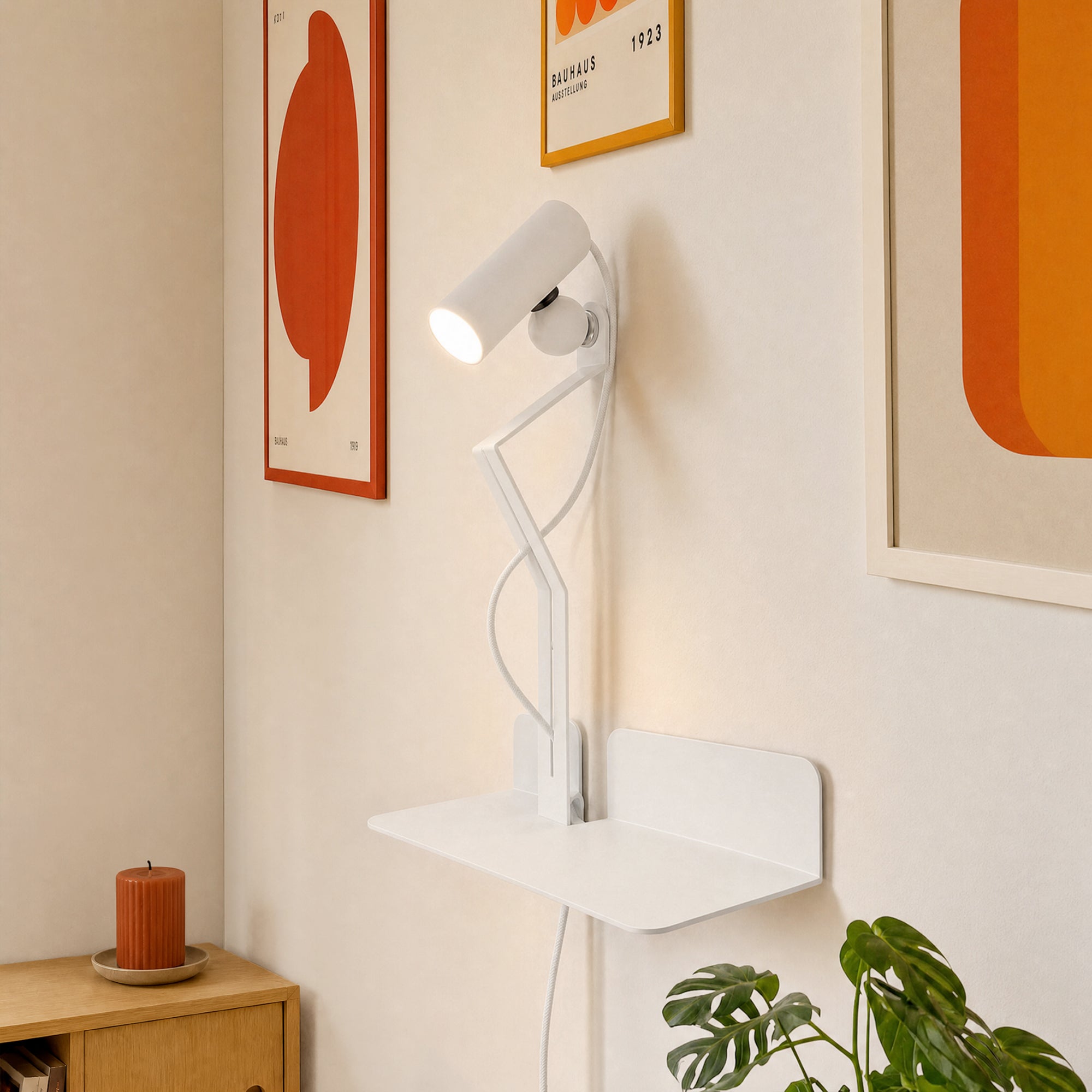 Lampada da parete con mensola, faretto magnetico orientabile e spina UK - Murio Tubo - Bianco