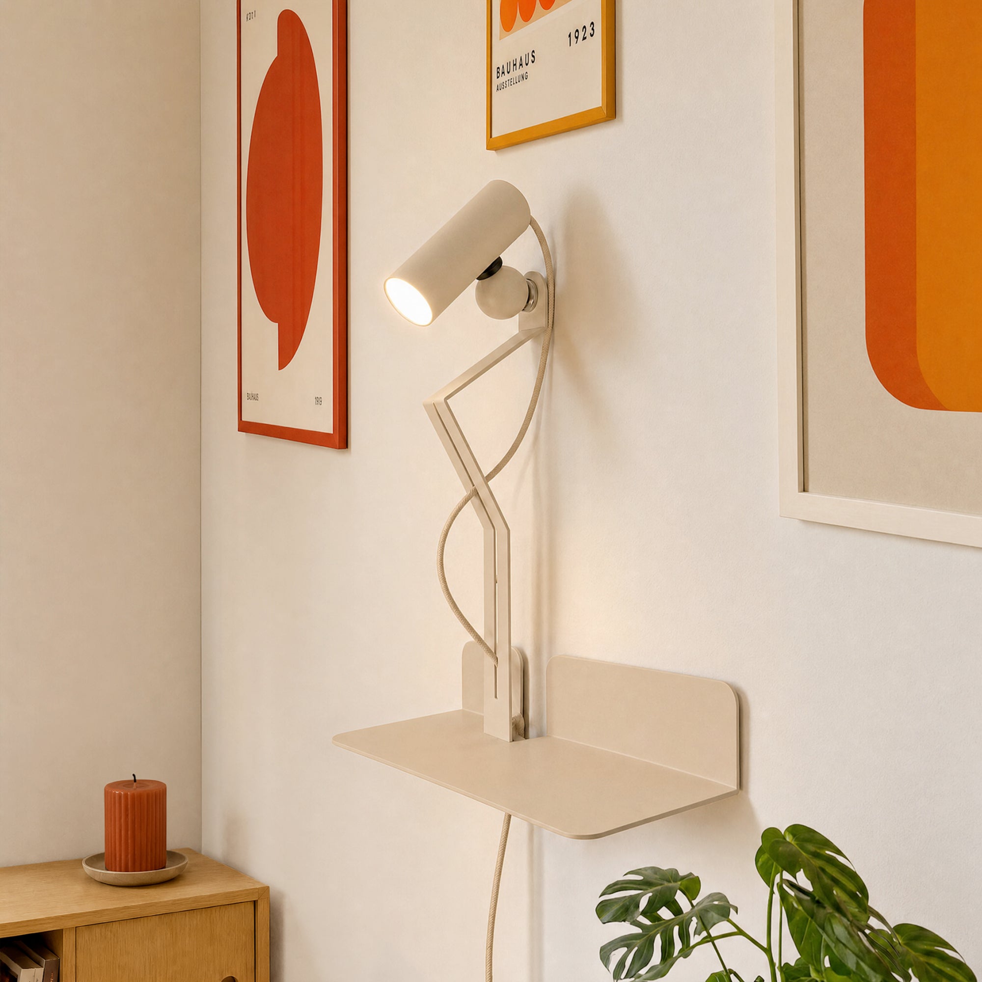 Lampada da parete con mensola, faretto magnetico orientabile e spina UK - Murio Tubo - Panna
