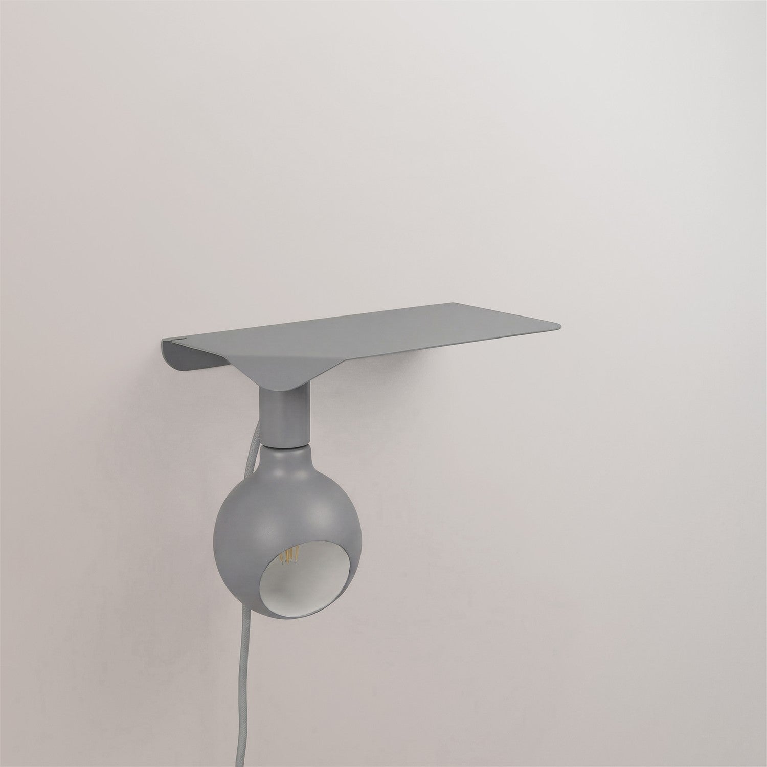 Combo Camo - Lampada con mensola e spina UK - Grigio