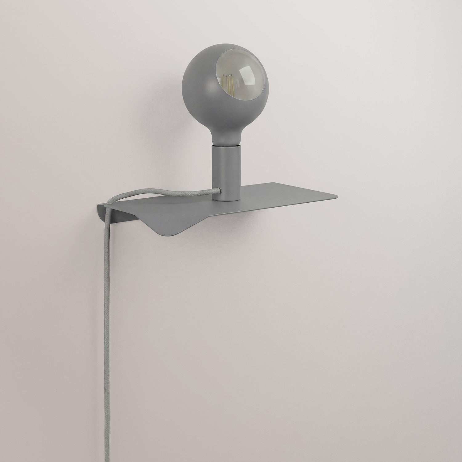Combo Camo - Lampada con mensola e spina UK - Grigio