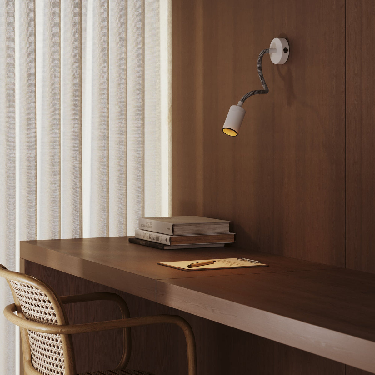 Lampada da parete o soffitto con faretto GU10 Bispot e braccio orientabile Flex 30 cm - Bianco opaco / Nero - Creative Cables