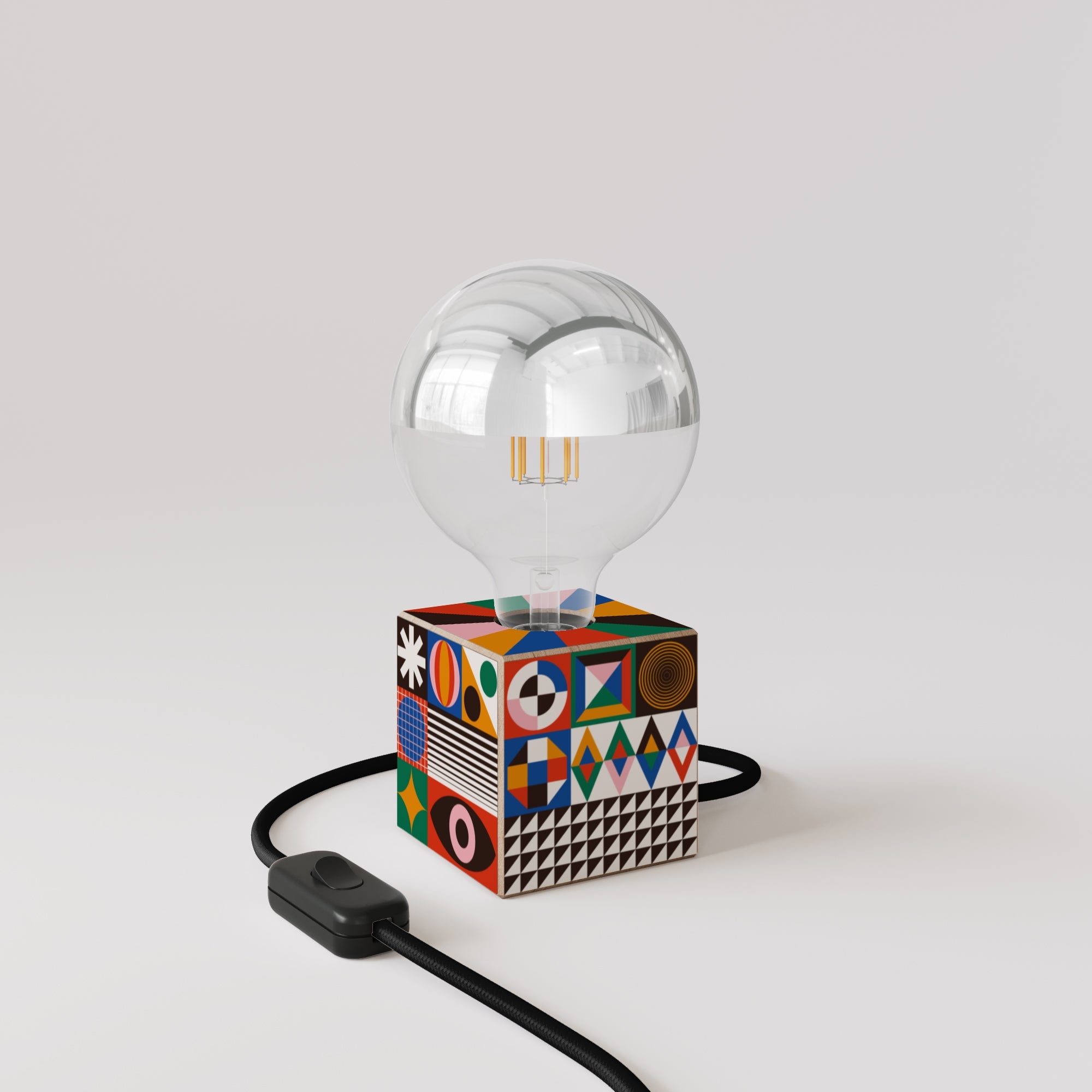 Lampada da tavolo Cubetto con spina inglese e lampadina globo mezza sfera argento - PosterLad - Creative Cables