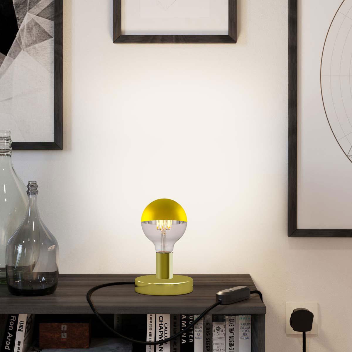 Lampada da tavolo Posaluce Half Cup in metallo e spina UK - Ottone Dimmer