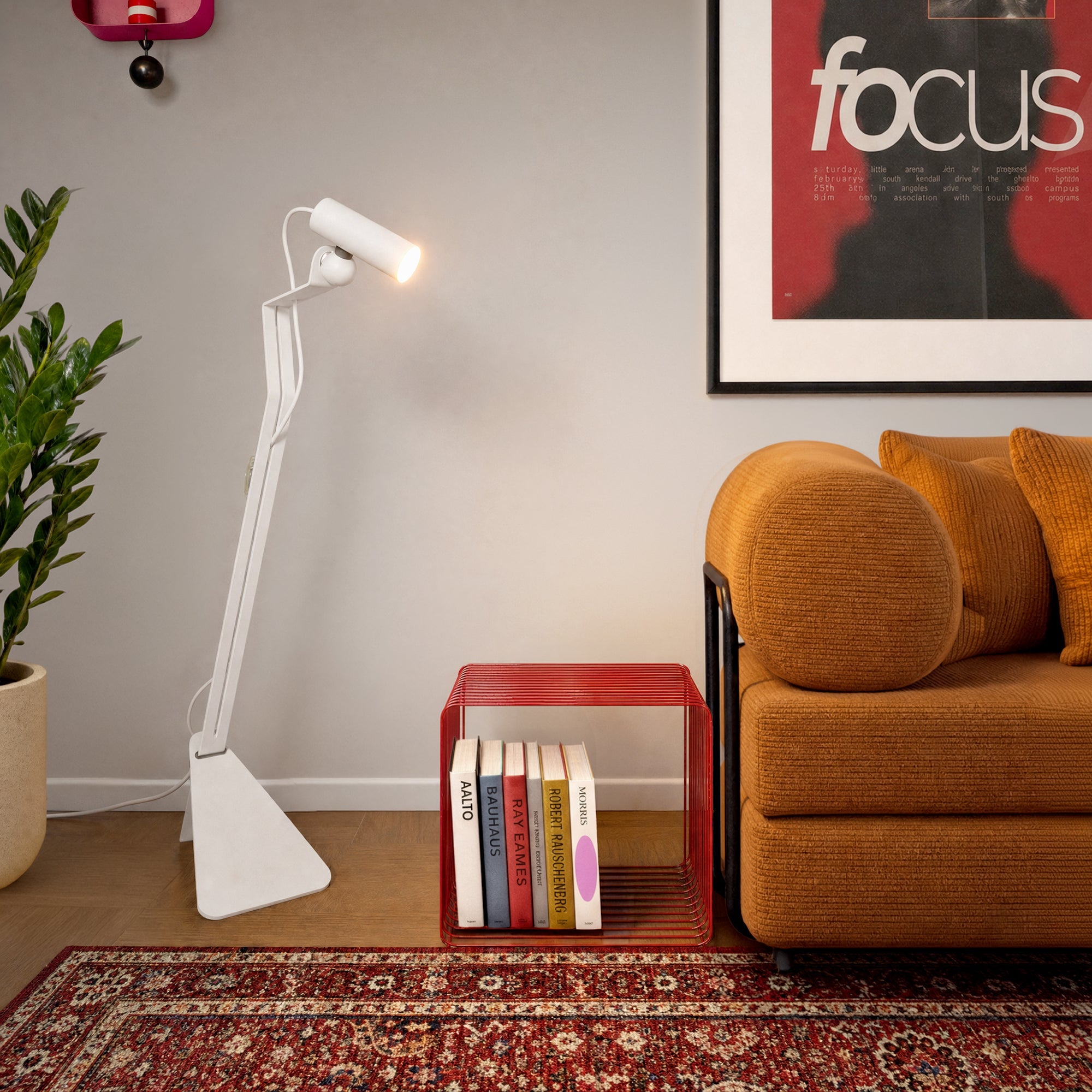 Lampada da terra inclinabile con faretto magnetico orientabile e spina UK - Mario Tubo - Bianco - Creative Cables