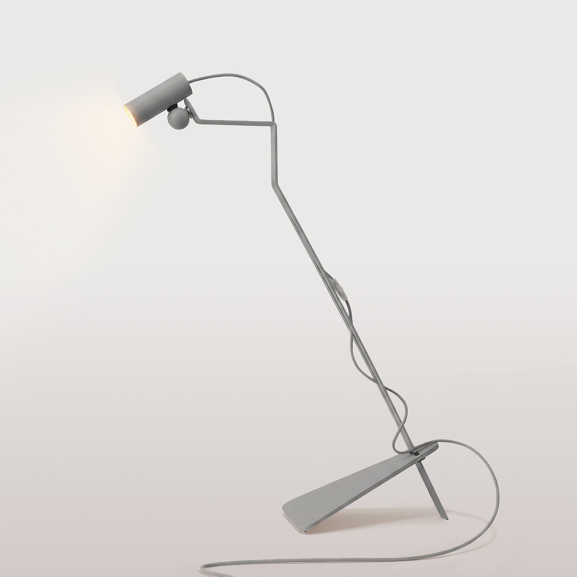 Lampada da terra inclinabile con faretto magnetico orientabile e spina UK - Mario Tubo - Grigio - Creative Cables