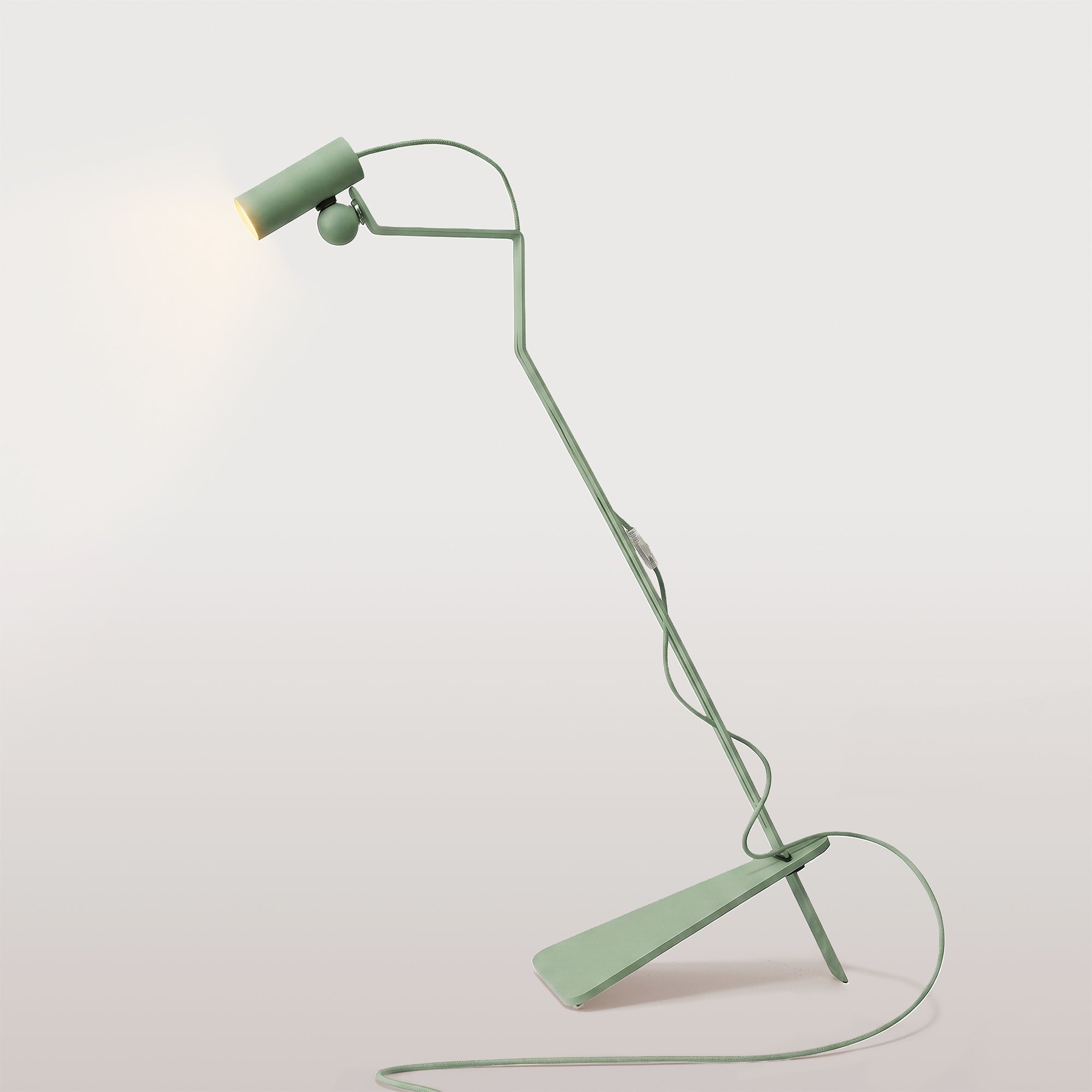 Lampada da terra inclinabile con faretto magnetico orientabile e spina UK - Mario Tubo - Verde - Creative Cables