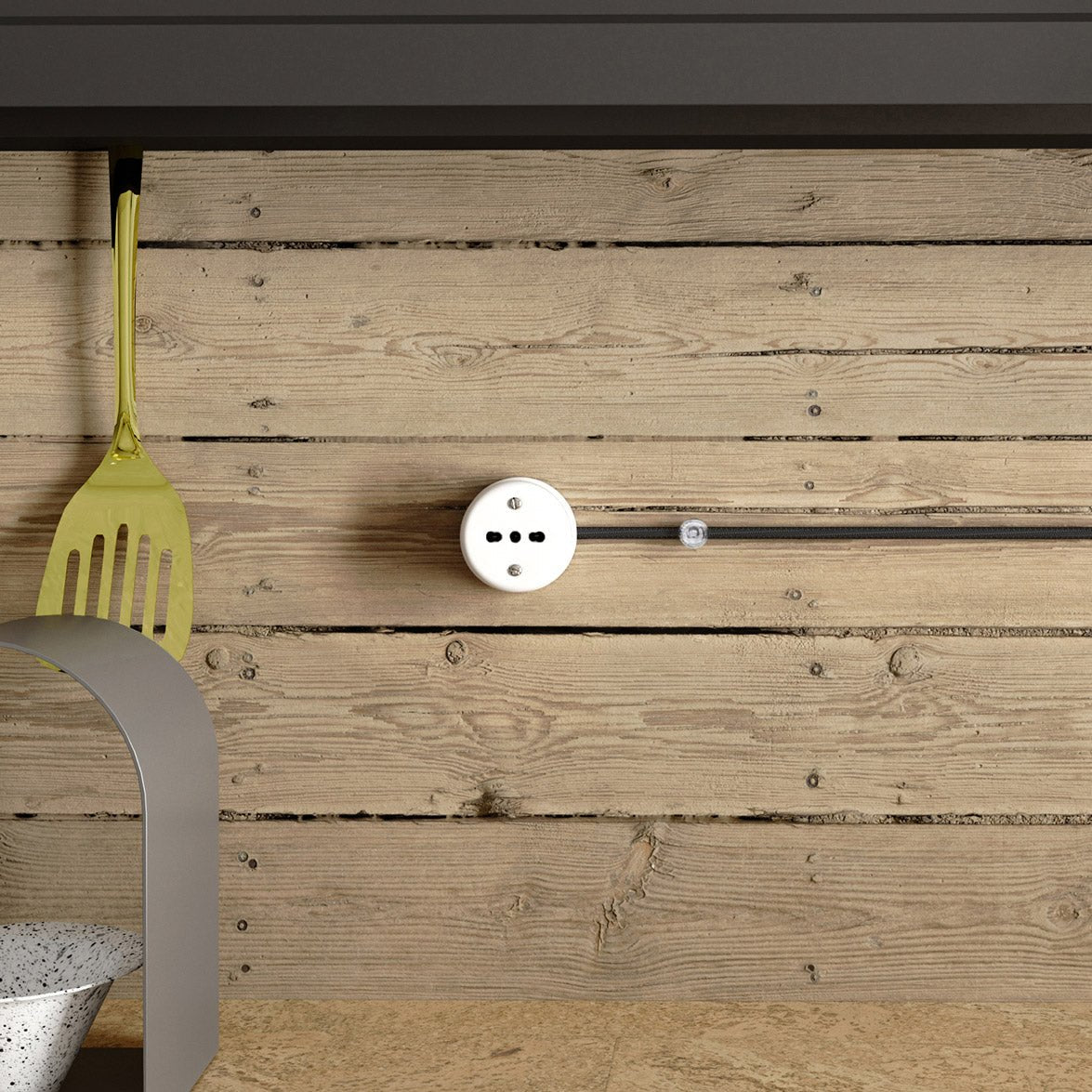 Presa bipasso italiana 10/16A in porcellana da parete - Bianco